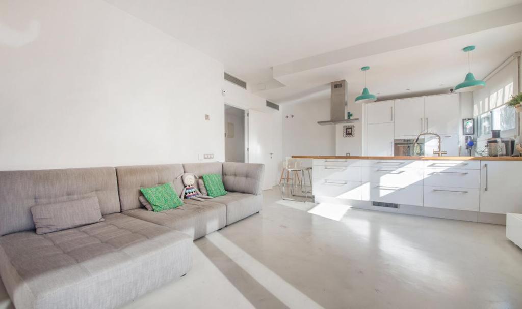 Magnificent Apartment Close To The Beach Sant Adria de Besos Exterior foto